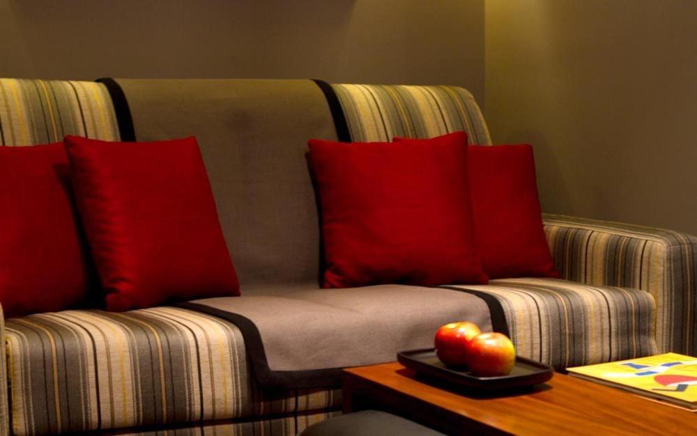 Classic Family Room,66495547:JPEG